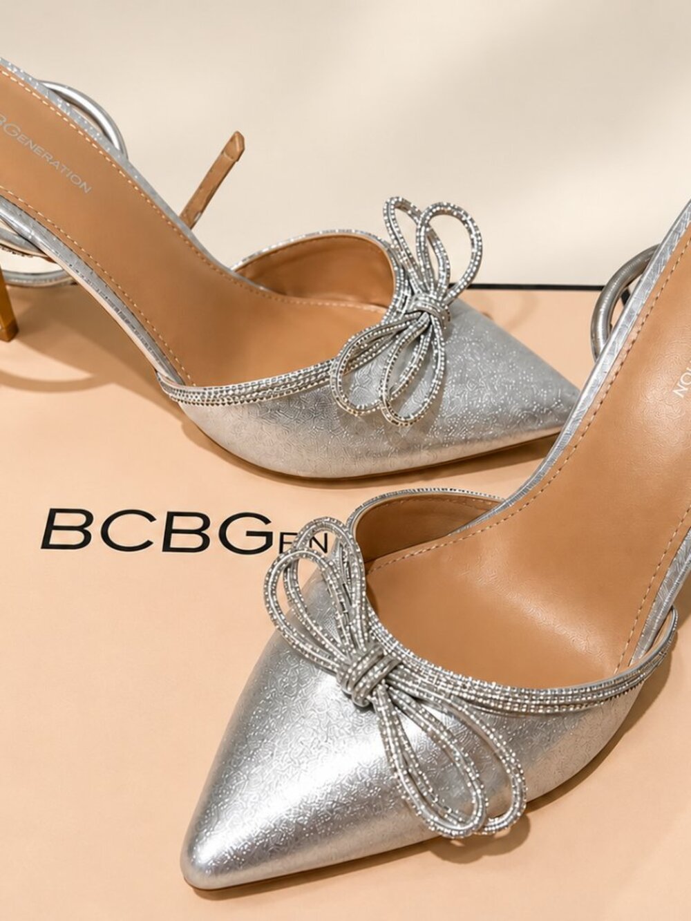 BCBGeneration Silver Metallic Bow Slingback Stiletto Heels Size 10. New with box